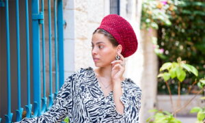 כובע ברט בורדו יין מבד שיפון – אביזר אופנתי לנשים