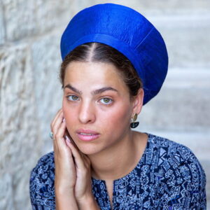 ברט תכלת קלאסי שמשדר שלווה וסטייל