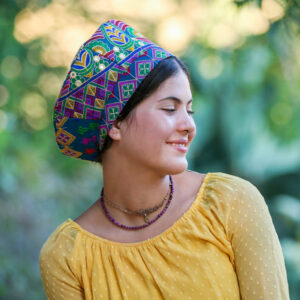 כיסוי ראש לאירועים עם נגיעות אתניות וצבעוניות שמחה