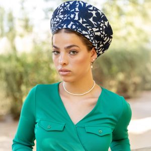 כובע ברט מהודר לנשים עיצוב נשי עם קריצה נועזת